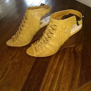 Dollhousr wedges 12 Never worn